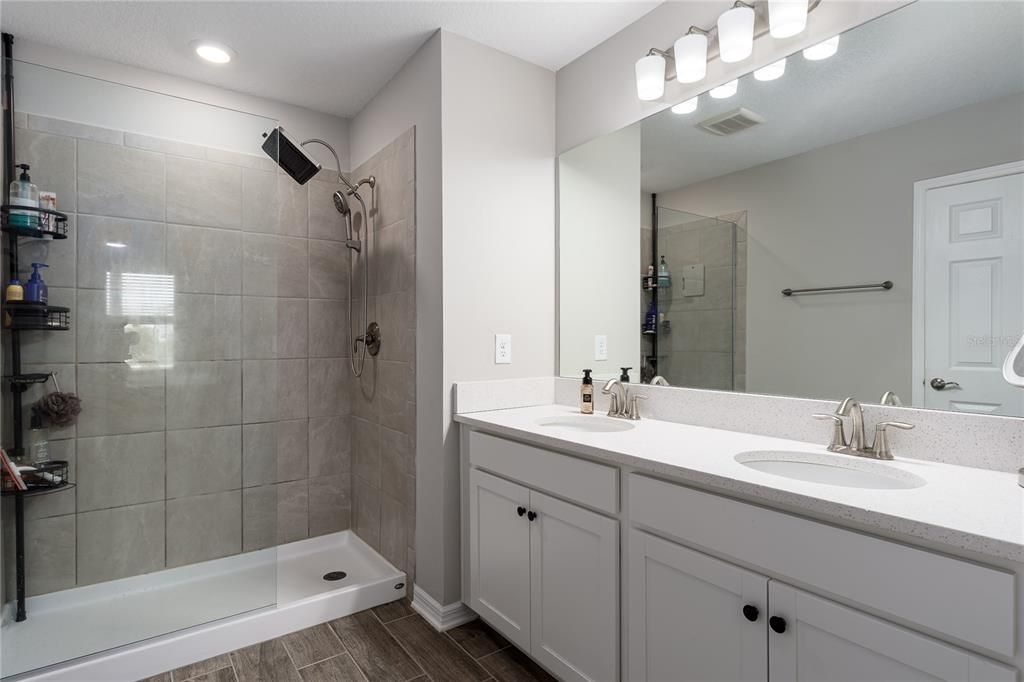 En Venta: $315,900 (3 camas, 2 baños, 1575 Pies cuadrados)