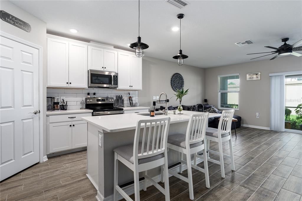 En Venta: $315,900 (3 camas, 2 baños, 1575 Pies cuadrados)