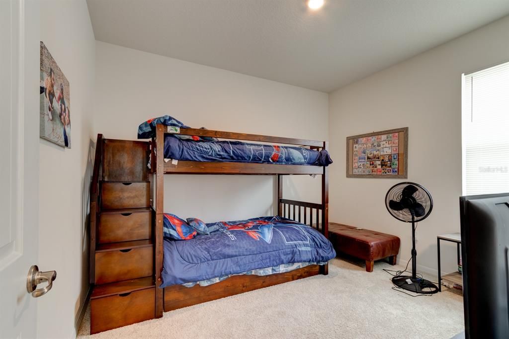 待售: $399,999 (4 贝兹, 2 浴室, 2059 平方英尺)