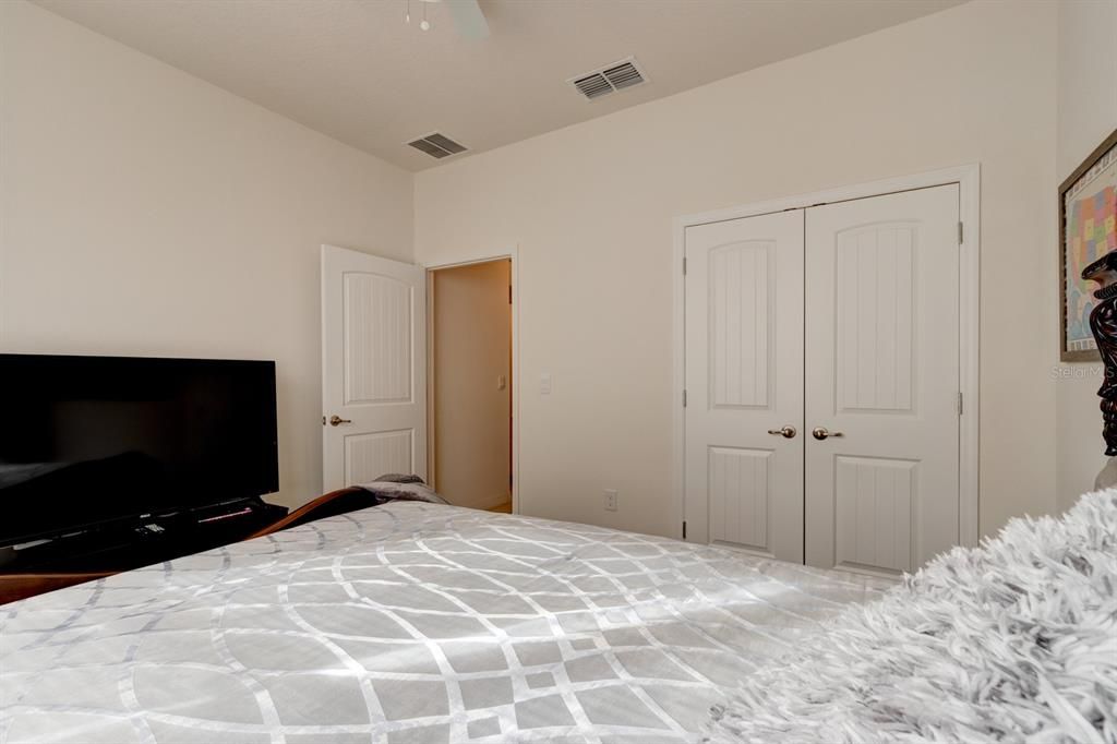 待售: $399,999 (4 贝兹, 2 浴室, 2059 平方英尺)