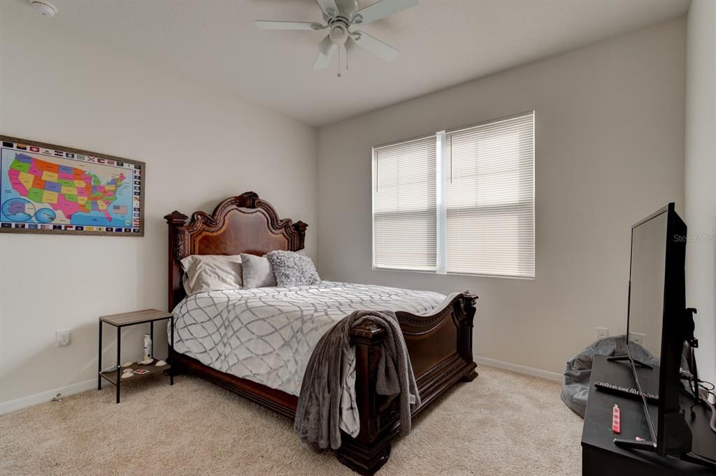 待售: $399,999 (4 贝兹, 2 浴室, 2059 平方英尺)