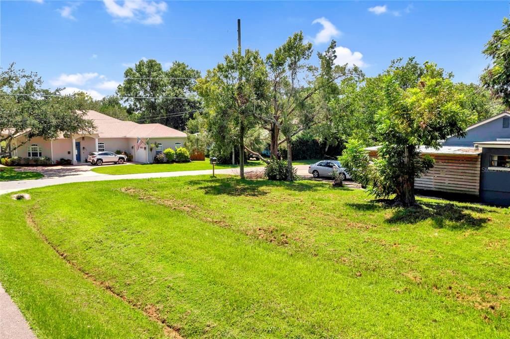 На продажу: $399,000 (0.17 acres)