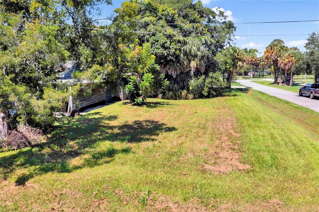 На продажу: $399,000 (0.17 acres)