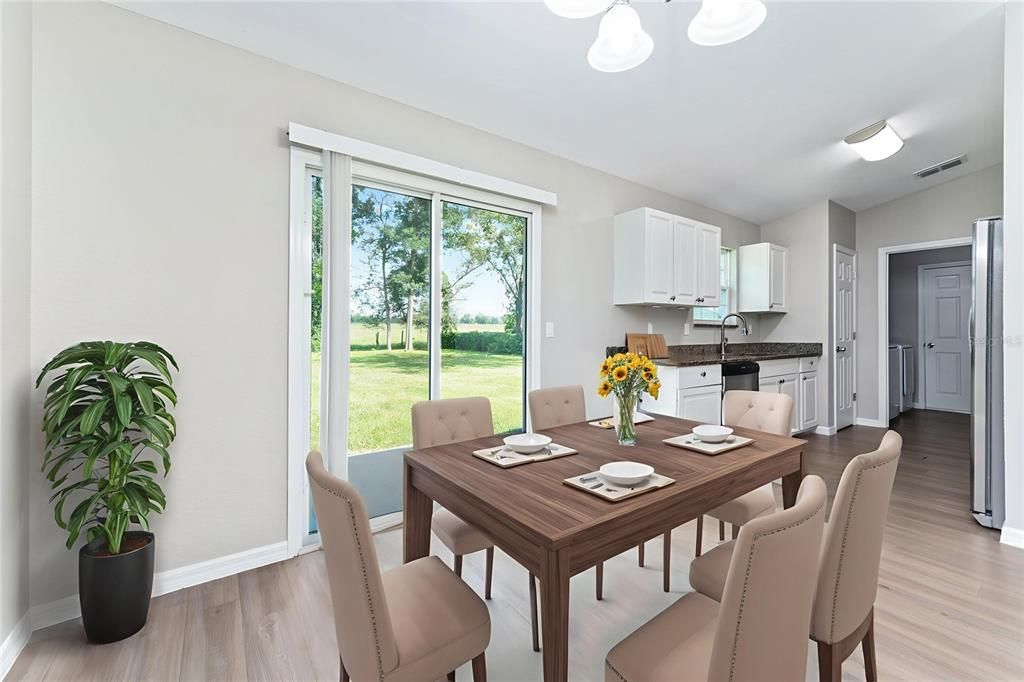 合同活跃: $224,000 (3 贝兹, 2 浴室, 1246 平方英尺)