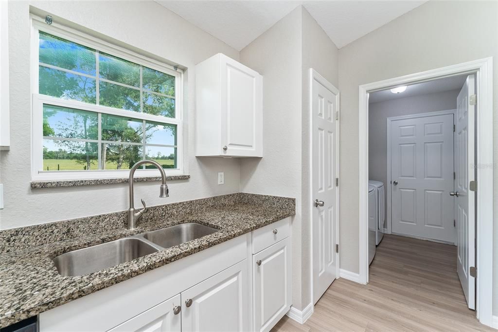 合同活跃: $224,000 (3 贝兹, 2 浴室, 1246 平方英尺)