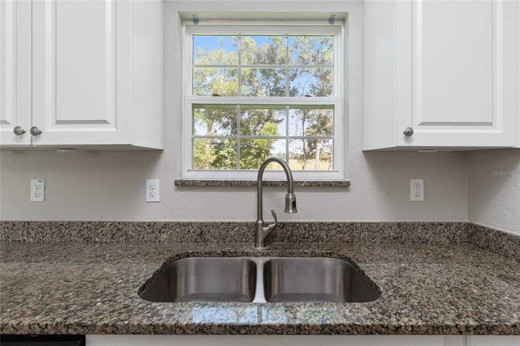 合同活跃: $224,000 (3 贝兹, 2 浴室, 1246 平方英尺)