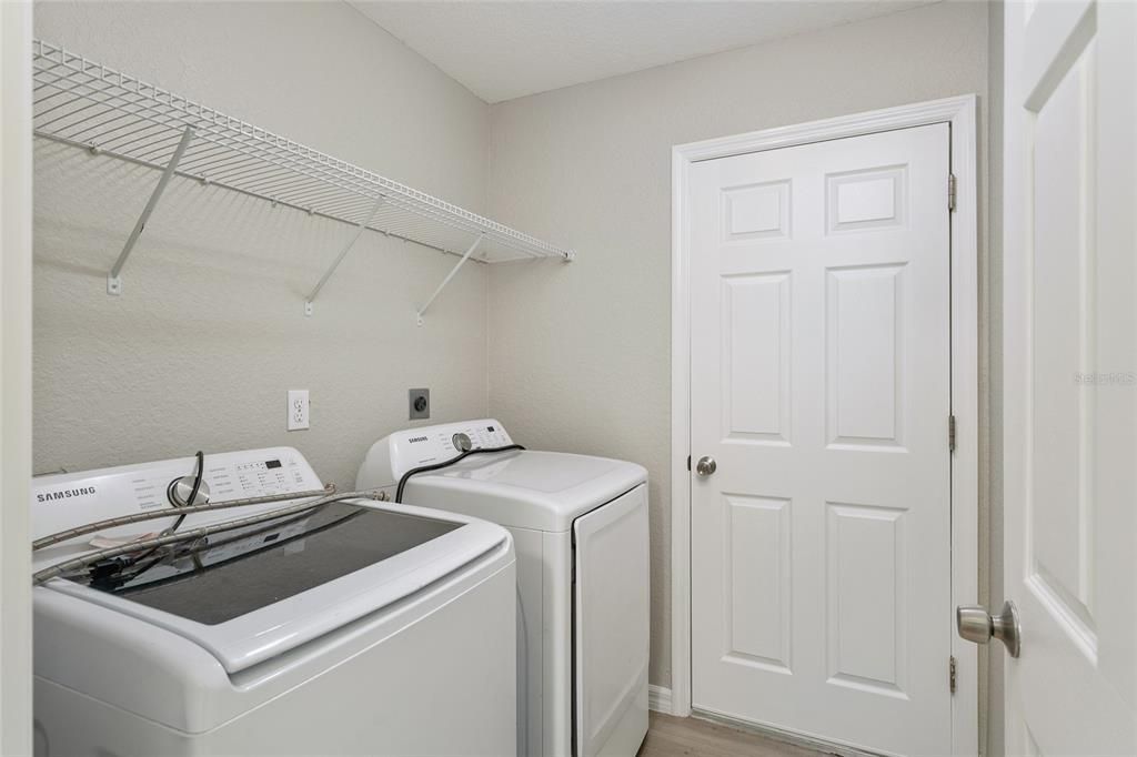 合同活跃: $224,000 (3 贝兹, 2 浴室, 1246 平方英尺)