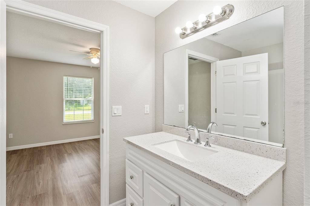 合同活跃: $224,000 (3 贝兹, 2 浴室, 1246 平方英尺)