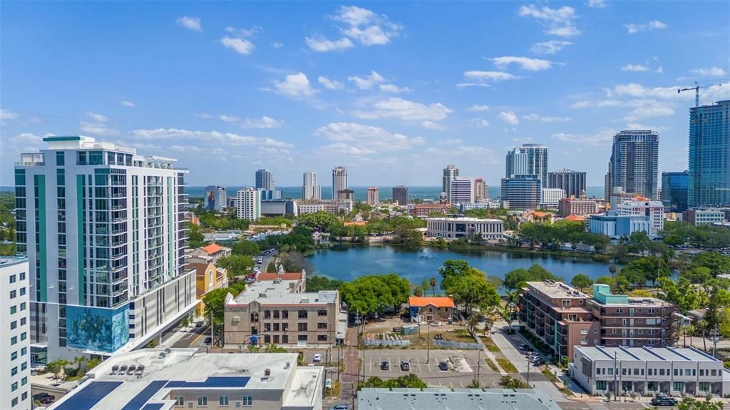 出租: $9,200 (2 贝兹, 2 浴室, 1923 平方英尺)