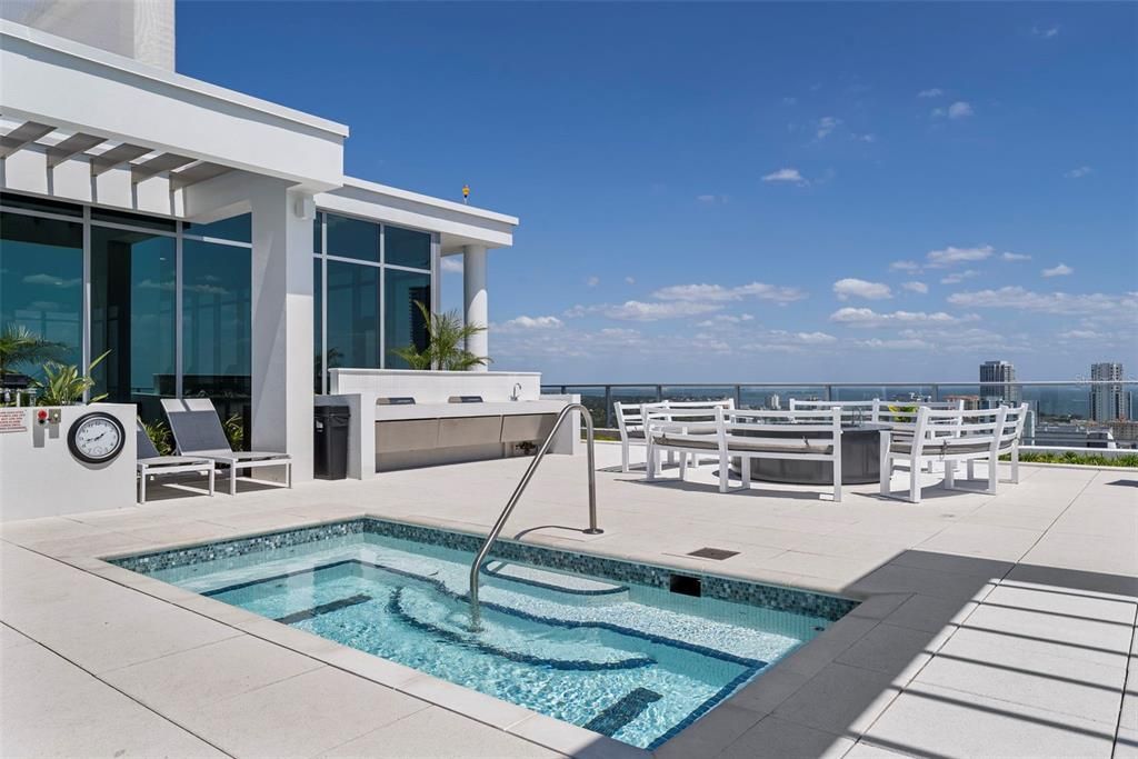 出租: $9,200 (2 贝兹, 2 浴室, 1923 平方英尺)