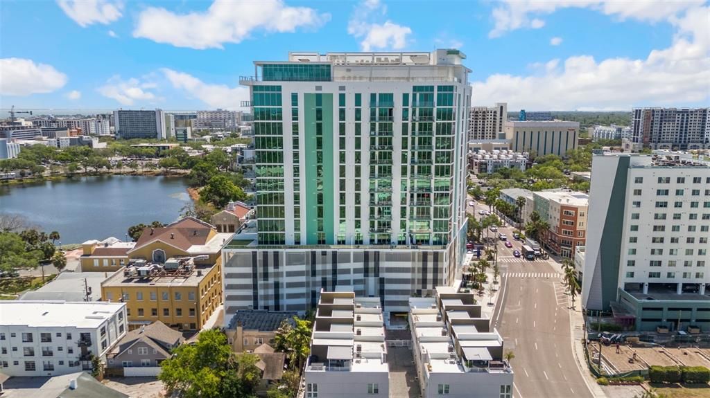 出租: $9,200 (2 贝兹, 2 浴室, 1923 平方英尺)