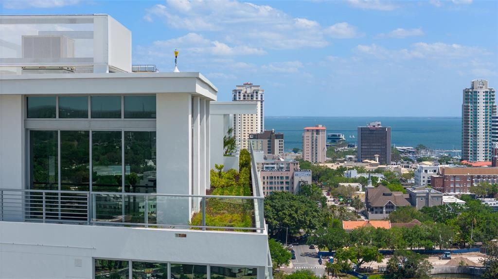 出租: $9,200 (2 贝兹, 2 浴室, 1923 平方英尺)