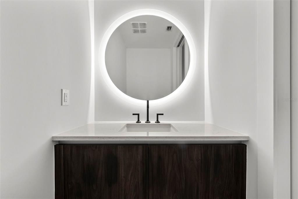 出租: $9,200 (2 贝兹, 2 浴室, 1923 平方英尺)