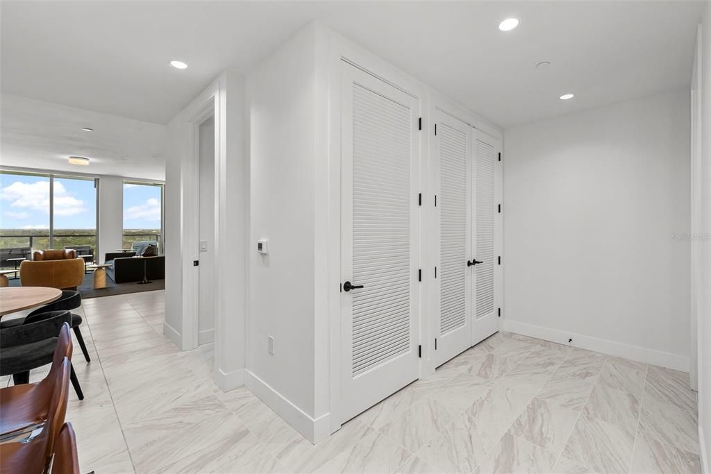 出租: $9,200 (2 贝兹, 2 浴室, 1923 平方英尺)