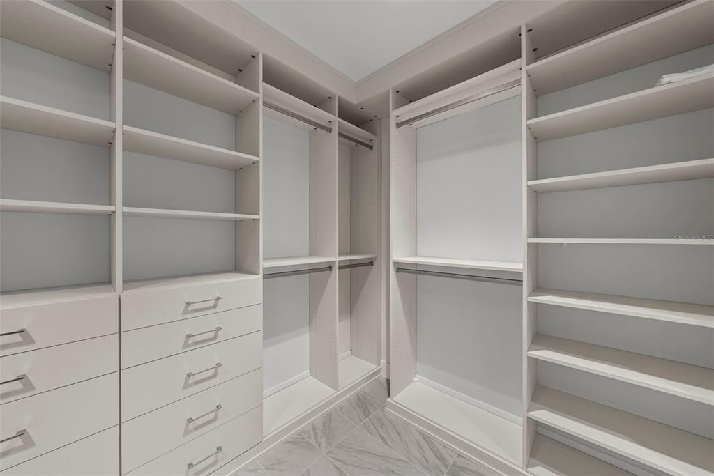 出租: $9,200 (2 贝兹, 2 浴室, 1923 平方英尺)