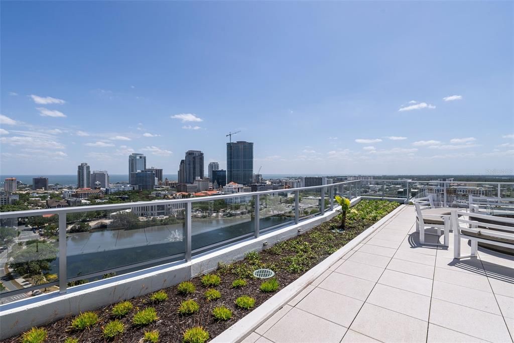 出租: $9,200 (2 贝兹, 2 浴室, 1923 平方英尺)