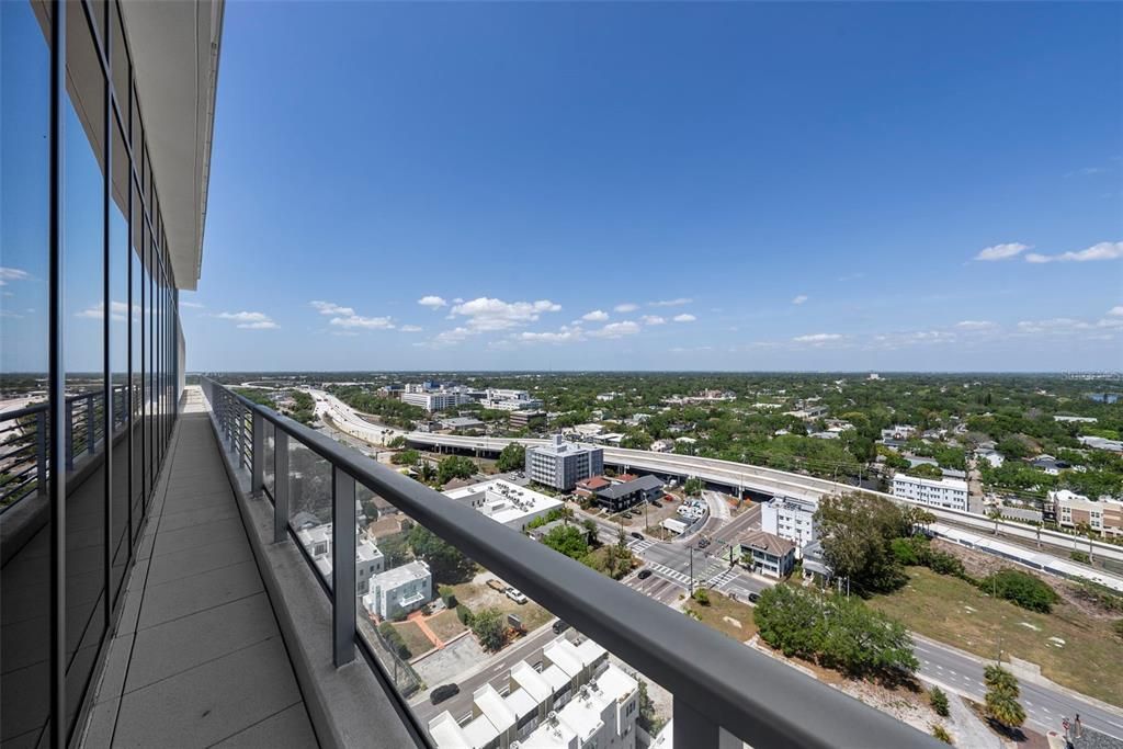 出租: $9,200 (2 贝兹, 2 浴室, 1923 平方英尺)