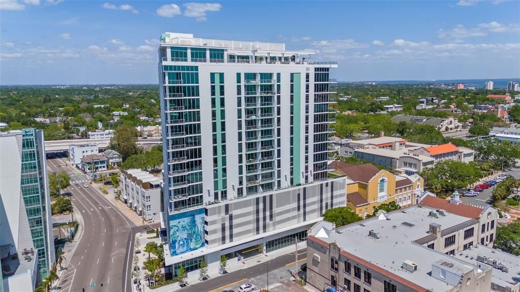 出租: $9,200 (2 贝兹, 2 浴室, 1923 平方英尺)