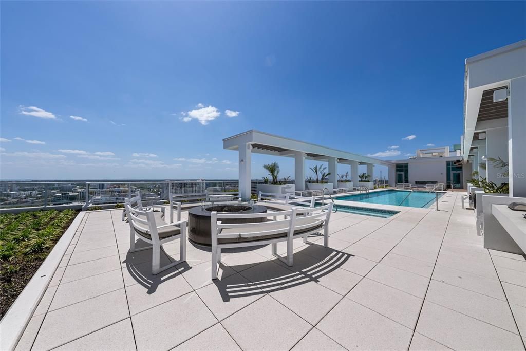 出租: $9,200 (2 贝兹, 2 浴室, 1923 平方英尺)