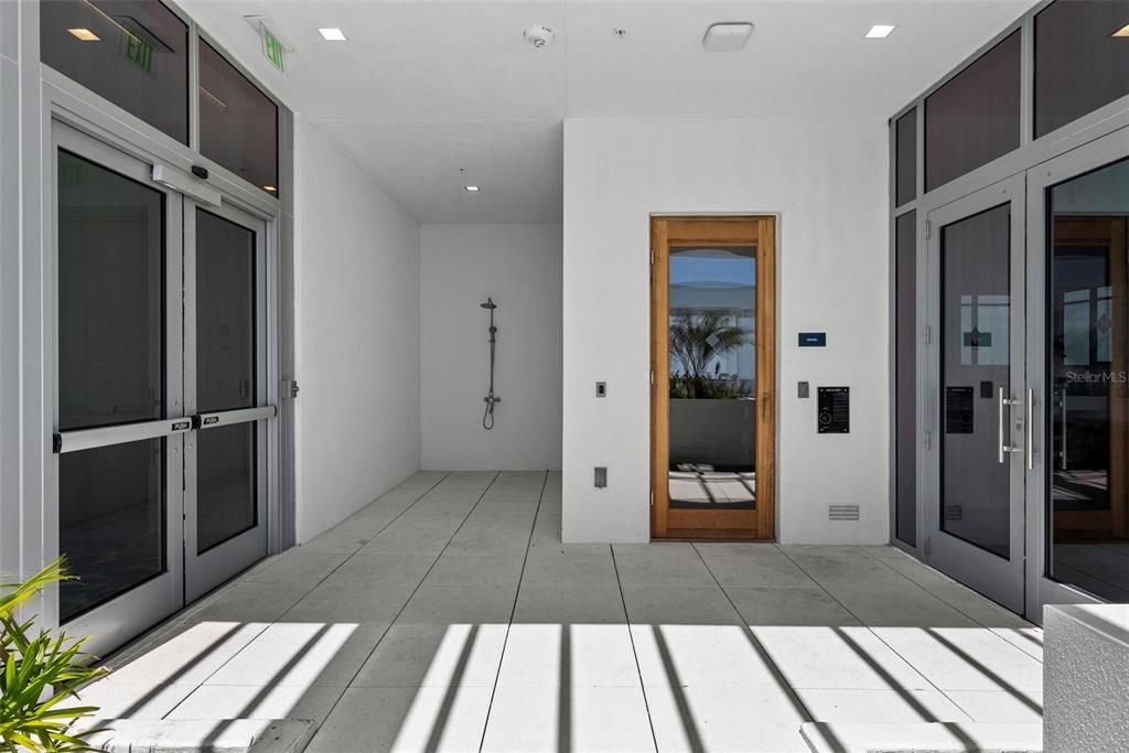 出租: $9,200 (2 贝兹, 2 浴室, 1923 平方英尺)