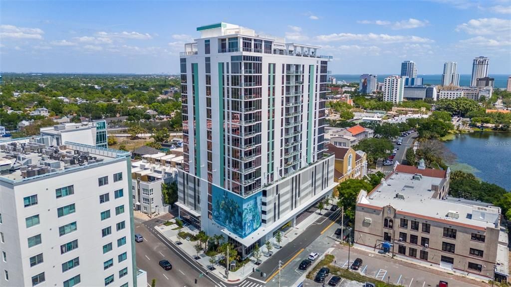 出租: $9,200 (2 贝兹, 2 浴室, 1923 平方英尺)