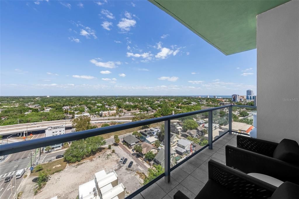 出租: $9,200 (2 贝兹, 2 浴室, 1923 平方英尺)