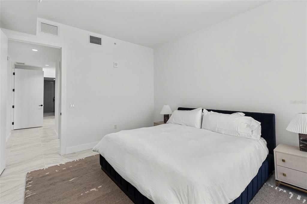 出租: $9,200 (2 贝兹, 2 浴室, 1923 平方英尺)