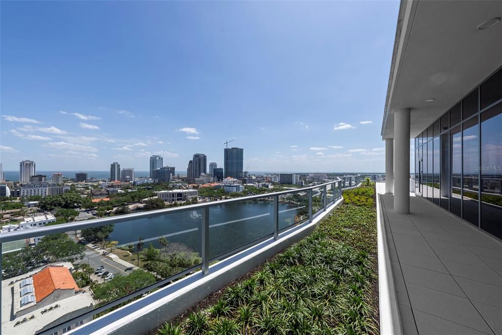 出租: $9,200 (2 贝兹, 2 浴室, 1923 平方英尺)