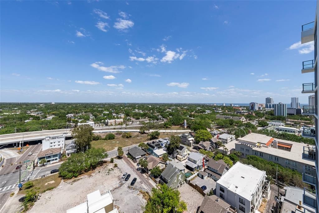 出租: $9,200 (2 贝兹, 2 浴室, 1923 平方英尺)