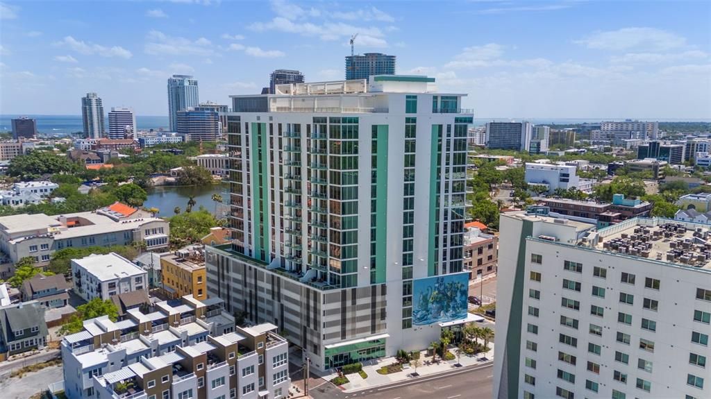 出租: $9,200 (2 贝兹, 2 浴室, 1923 平方英尺)