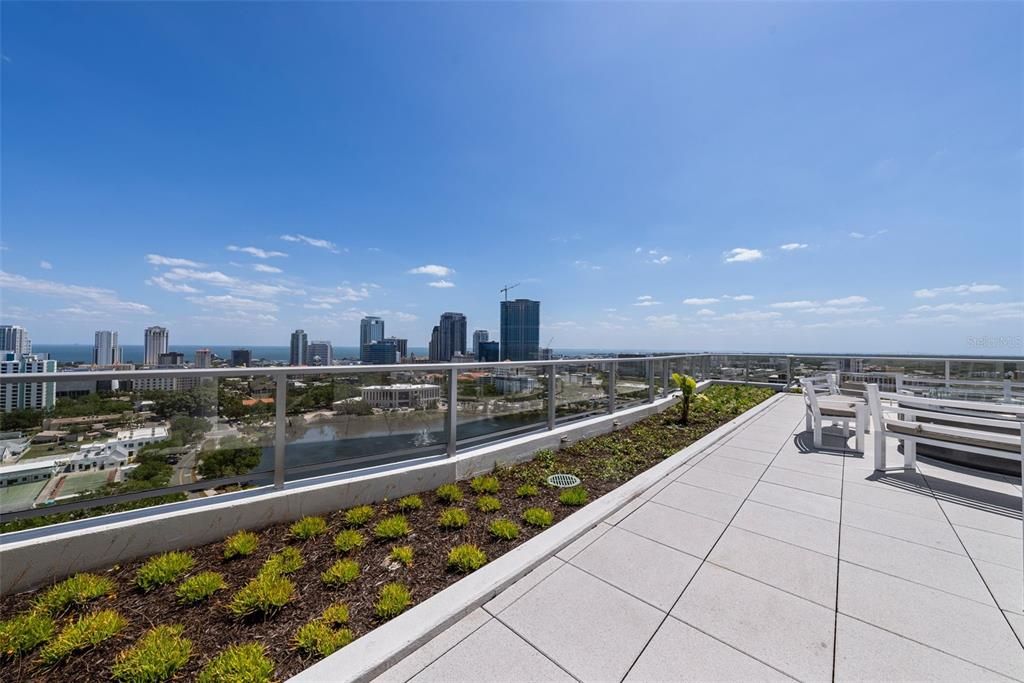 出租: $9,200 (2 贝兹, 2 浴室, 1923 平方英尺)