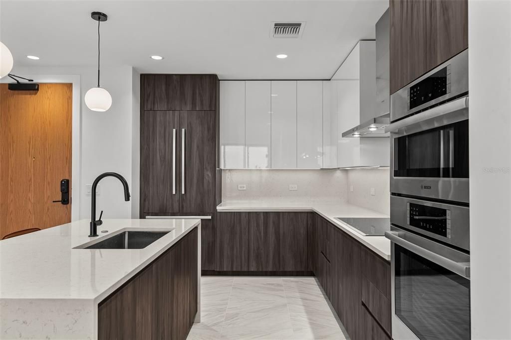 出租: $9,200 (2 贝兹, 2 浴室, 1923 平方英尺)