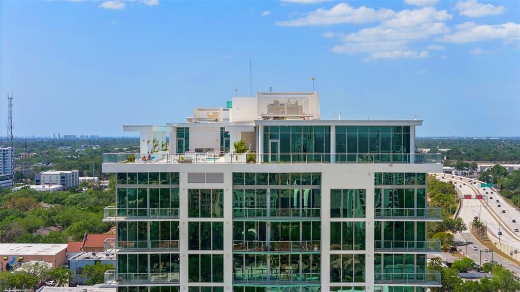 出租: $9,200 (2 贝兹, 2 浴室, 1923 平方英尺)