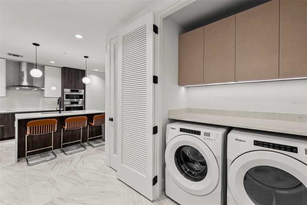 出租: $9,200 (2 贝兹, 2 浴室, 1923 平方英尺)