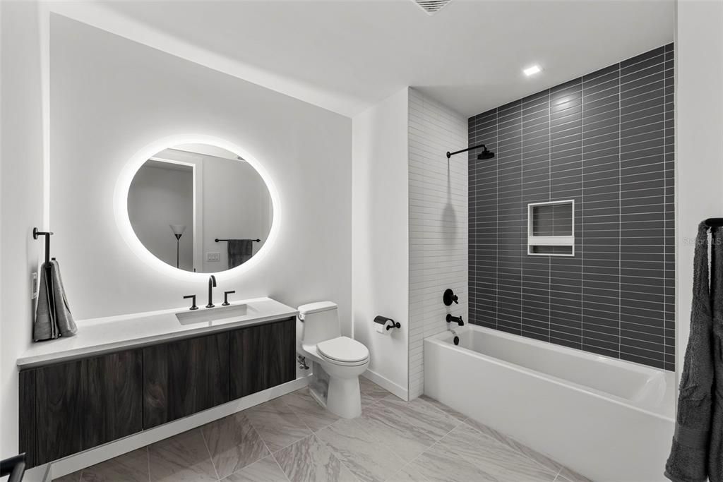 出租: $9,200 (2 贝兹, 2 浴室, 1923 平方英尺)