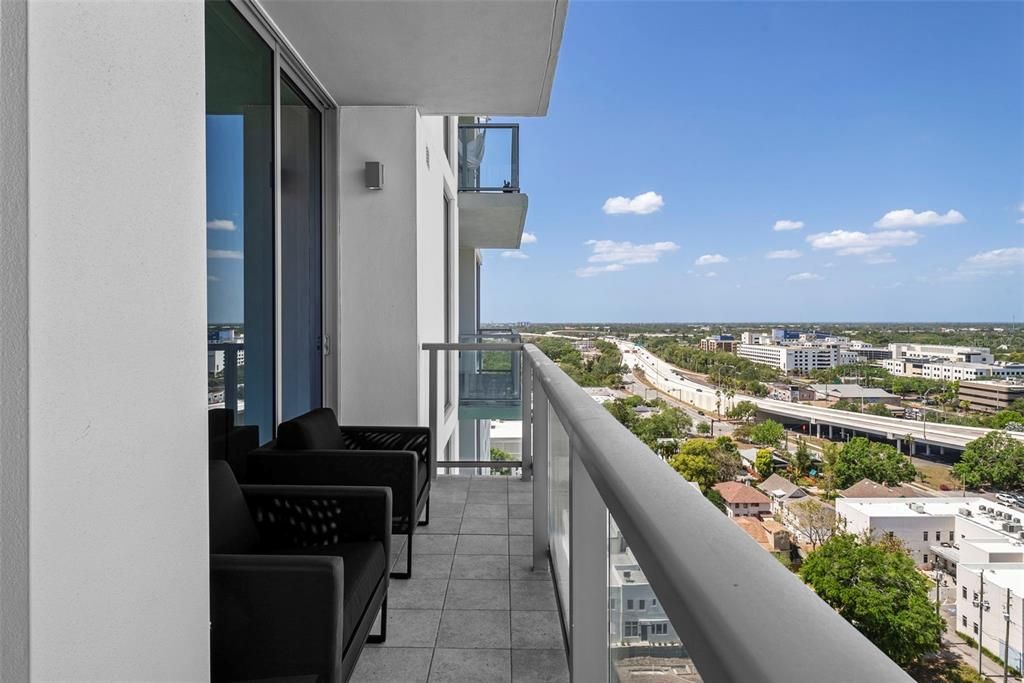 出租: $9,200 (2 贝兹, 2 浴室, 1923 平方英尺)