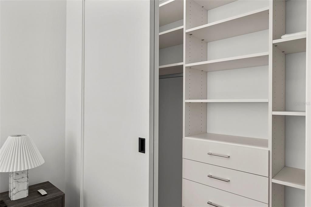 出租: $9,200 (2 贝兹, 2 浴室, 1923 平方英尺)