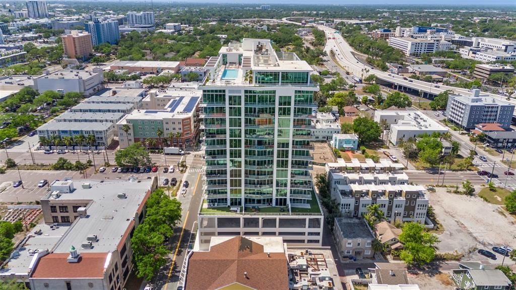 出租: $9,200 (2 贝兹, 2 浴室, 1923 平方英尺)