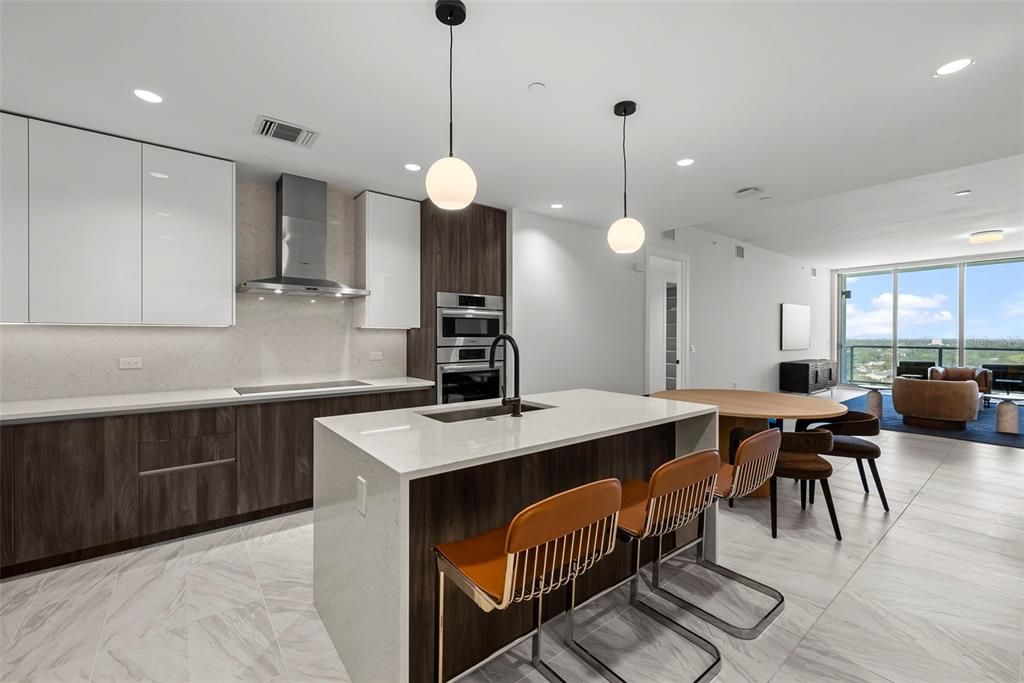 出租: $9,200 (2 贝兹, 2 浴室, 1923 平方英尺)