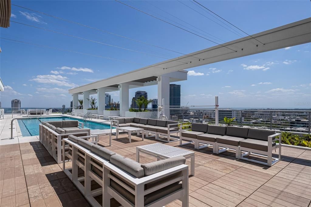 出租: $9,200 (2 贝兹, 2 浴室, 1923 平方英尺)