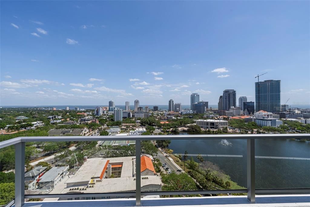 出租: $9,200 (2 贝兹, 2 浴室, 1923 平方英尺)