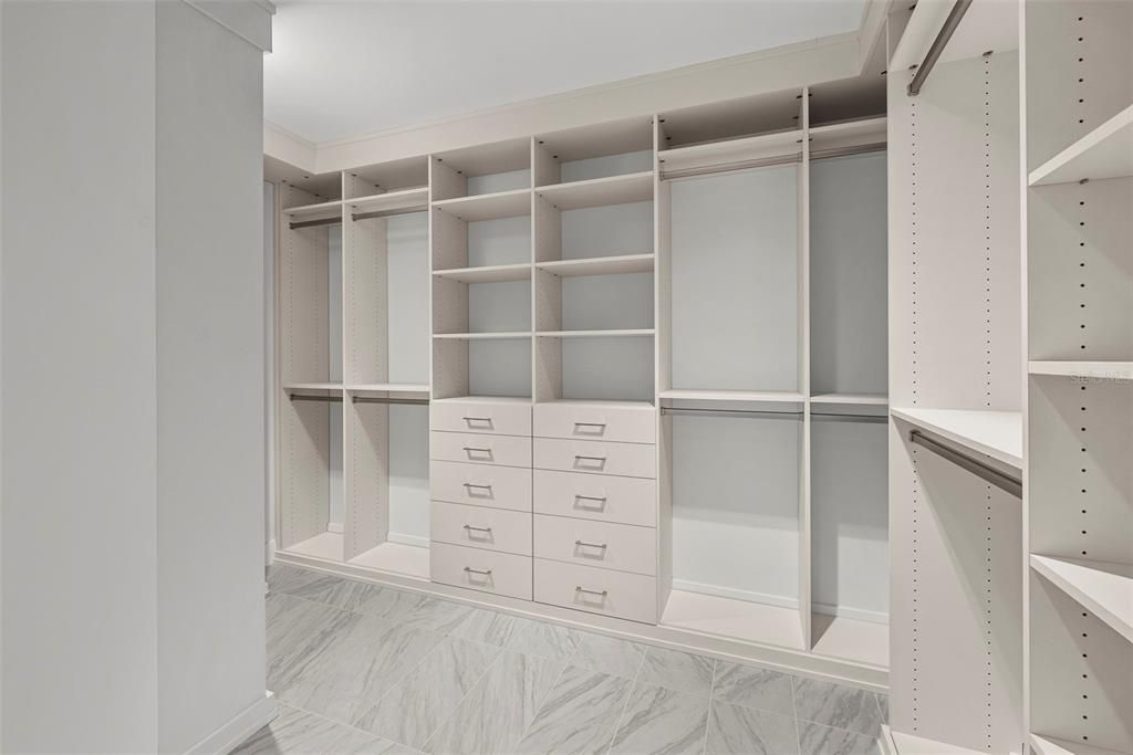 出租: $9,200 (2 贝兹, 2 浴室, 1923 平方英尺)