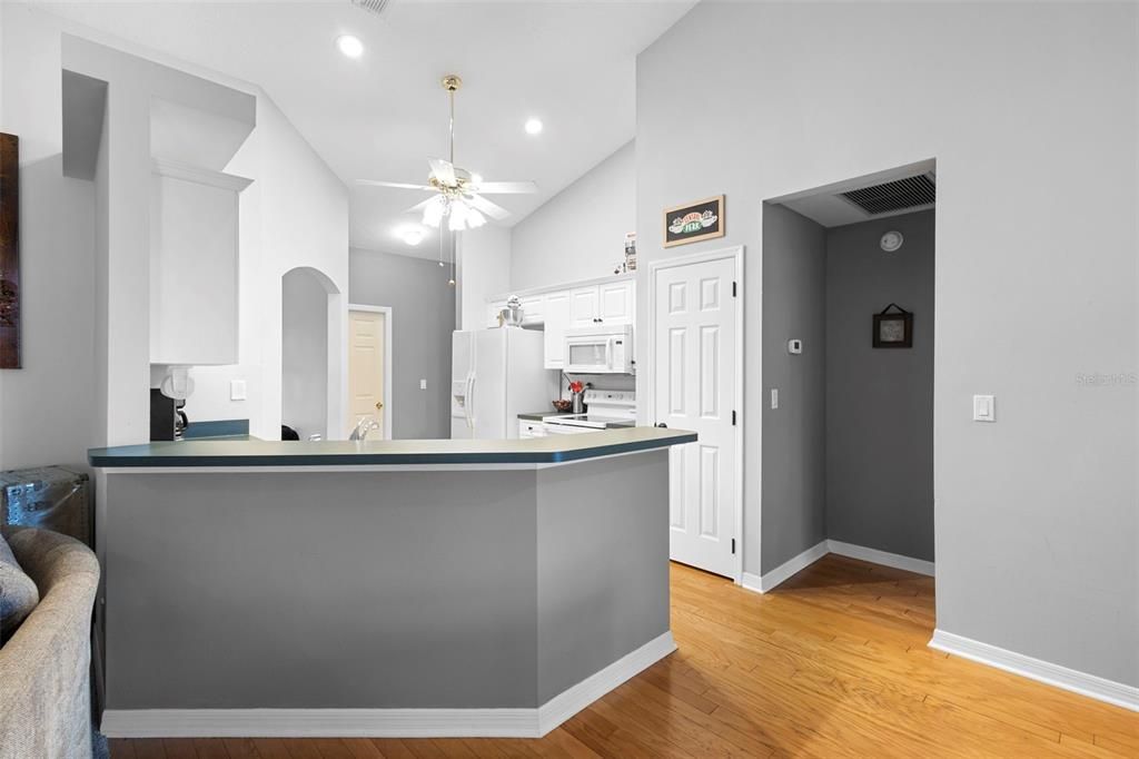 En Venta: $439,000 (4 camas, 2 baños, 1822 Pies cuadrados)