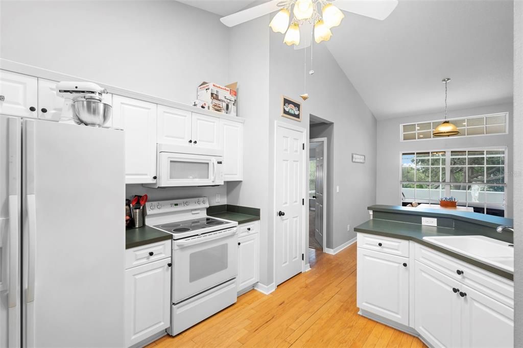 En Venta: $439,000 (4 camas, 2 baños, 1822 Pies cuadrados)