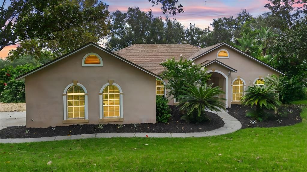 En Venta: $439,000 (4 camas, 2 baños, 1822 Pies cuadrados)