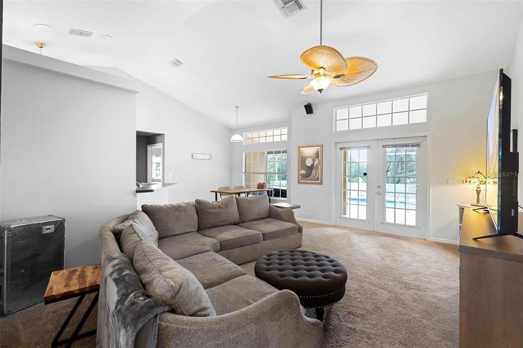 En Venta: $439,000 (4 camas, 2 baños, 1822 Pies cuadrados)