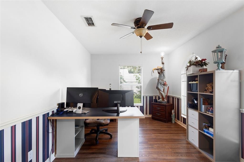 En Venta: $439,000 (4 camas, 2 baños, 1822 Pies cuadrados)