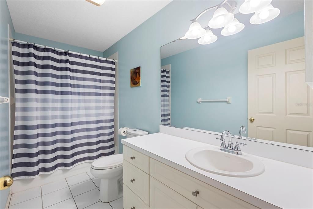 En Venta: $439,000 (4 camas, 2 baños, 1822 Pies cuadrados)