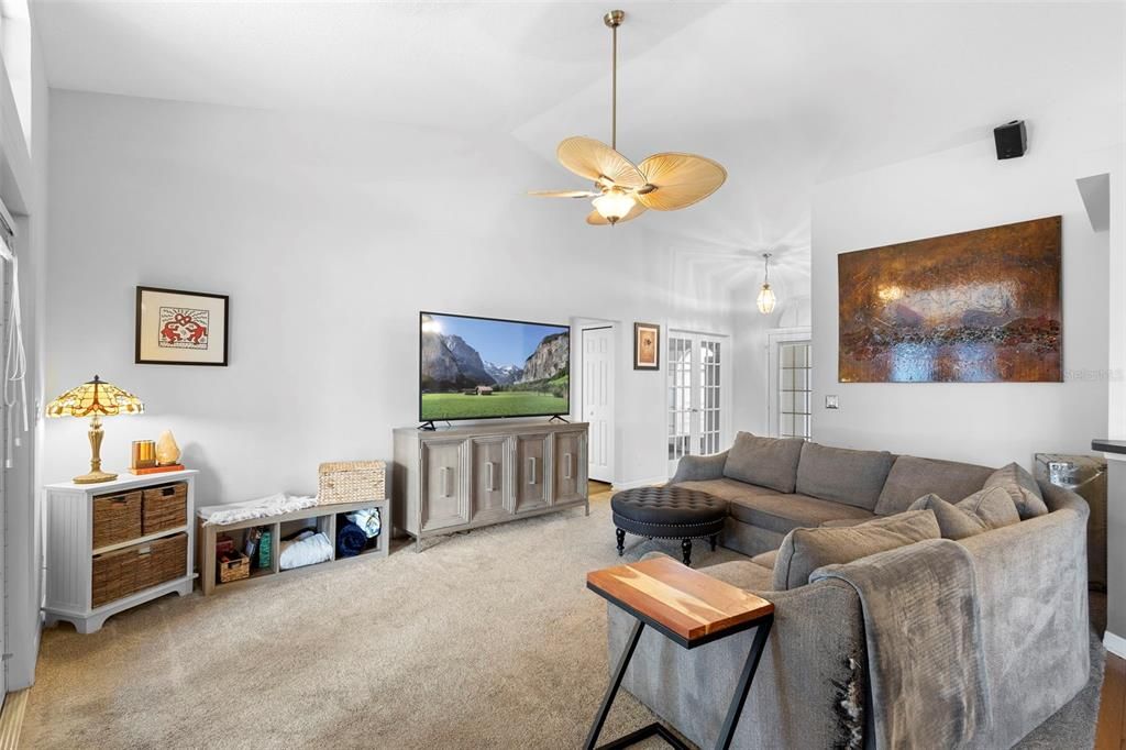 En Venta: $439,000 (4 camas, 2 baños, 1822 Pies cuadrados)