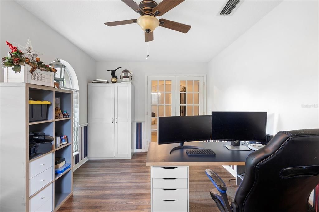 En Venta: $439,000 (4 camas, 2 baños, 1822 Pies cuadrados)